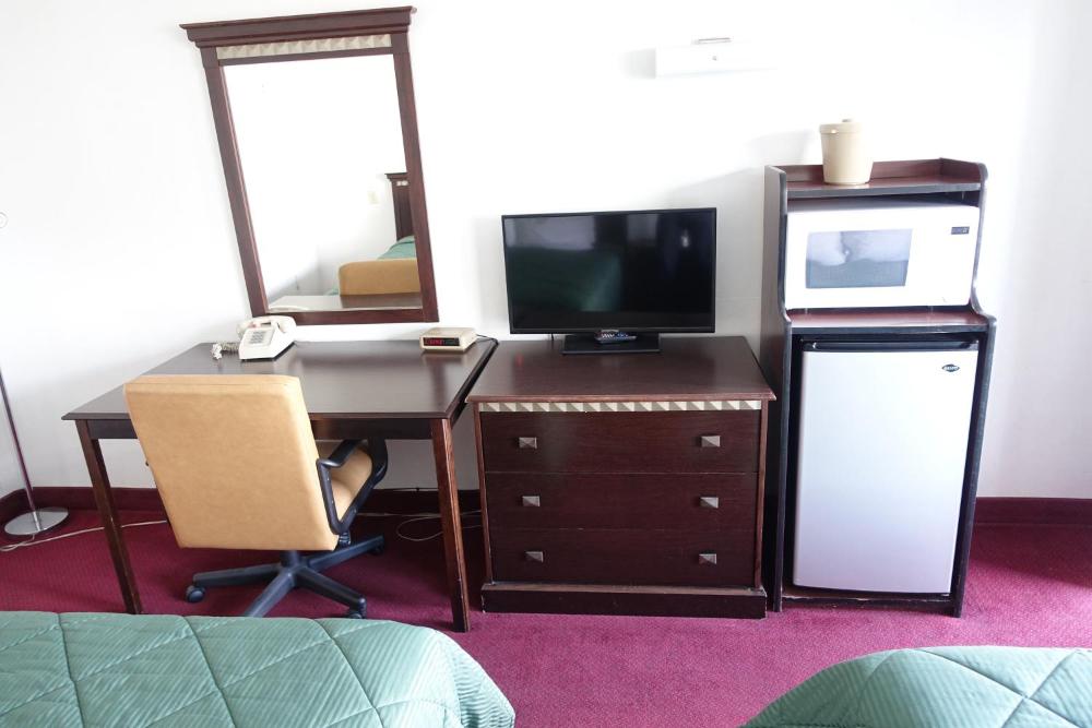 Queen Room with Two Queen Beds interior