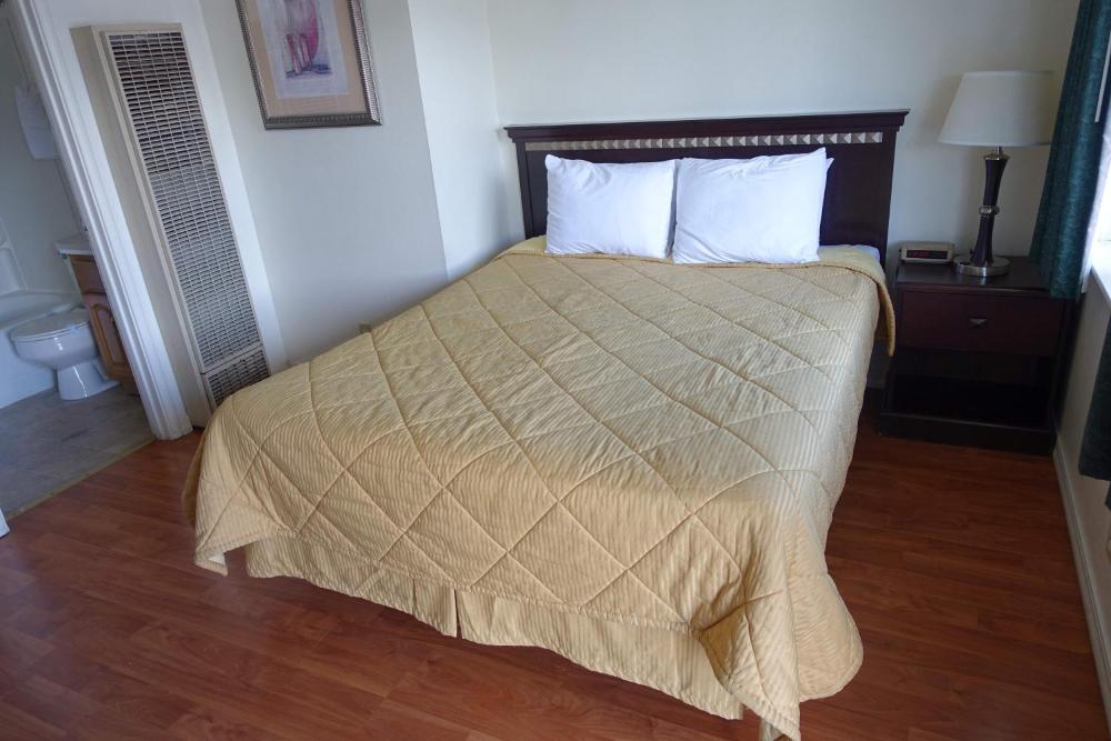 Queen Room interior